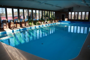 DeVault Vineyards swimming pool